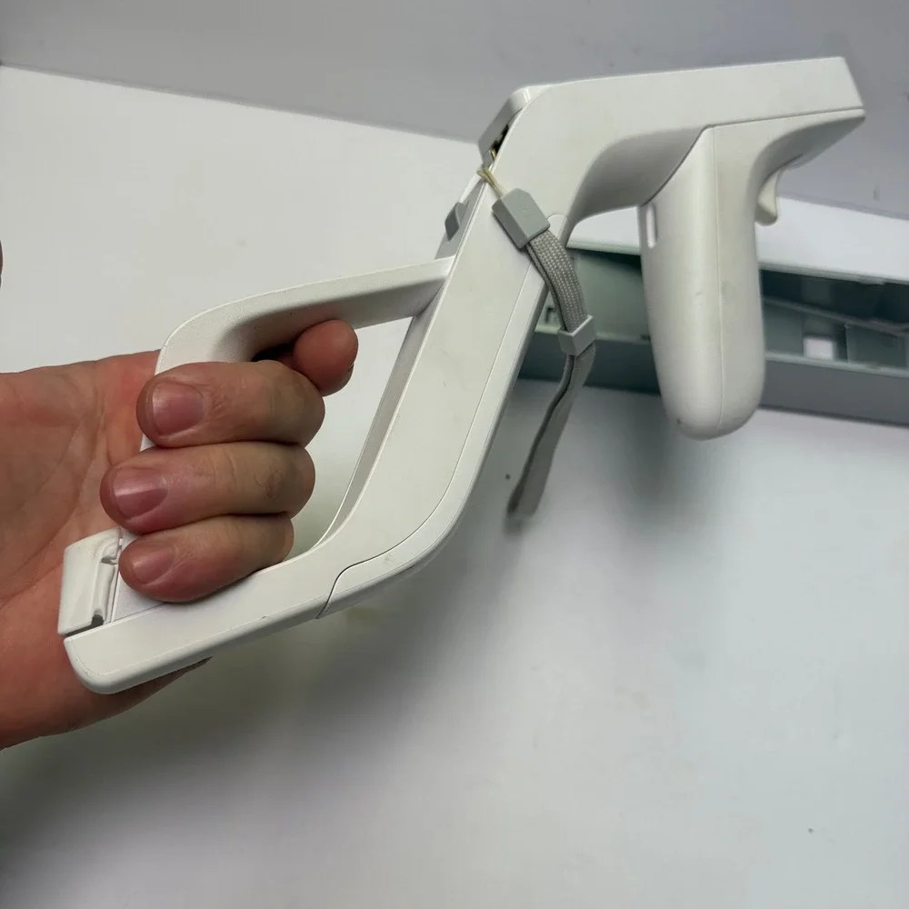 Nintendo Wii Zapper controller and Console Stand White Light Gun Accessory